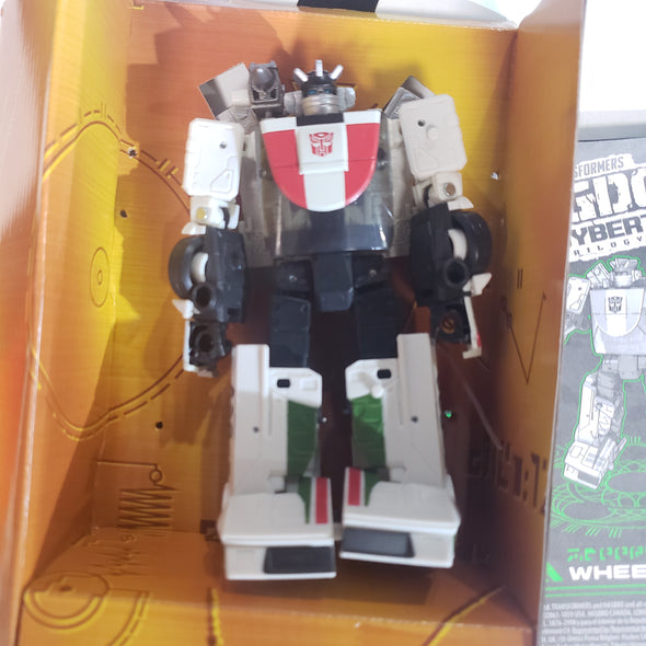 Hasbro Transformers Kingdom WFC Trilogy Wheeljack Deluxe Class Transforming Action Figure War For Cybertron R19601